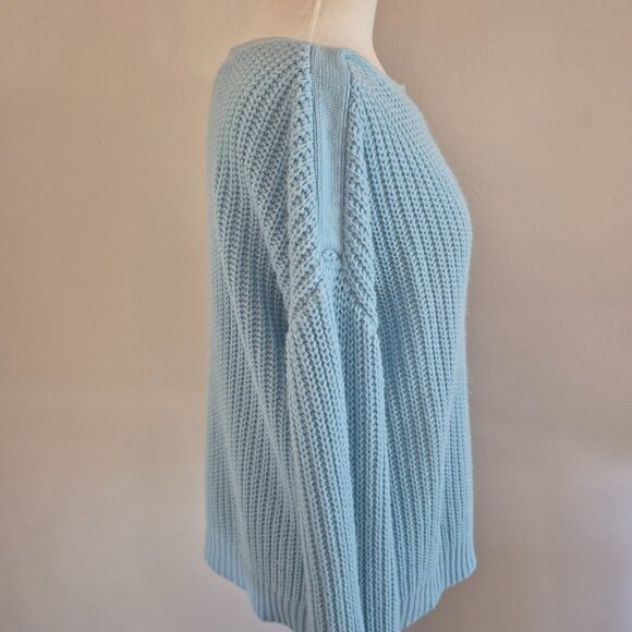 Light Blue Knitted Sweater. Size Large - Picture 4 of 4
